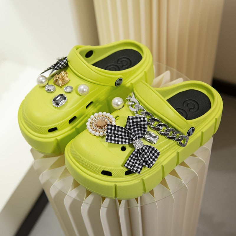 Mo Dou Fashion Charms Clog Shoes Outdoor Women Slippers Thick Sole High Quality Summer Sandals For Girls