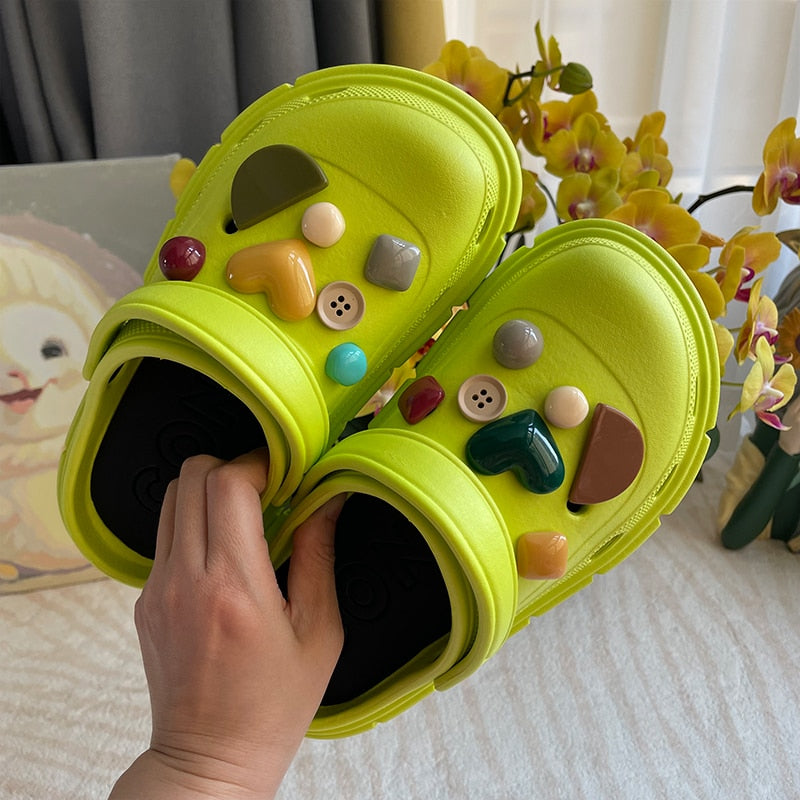 Mo Dou Fashion Charms Clog Shoes Outdoor Women Slippers Thick Sole High Quality Summer Sandals For Girls