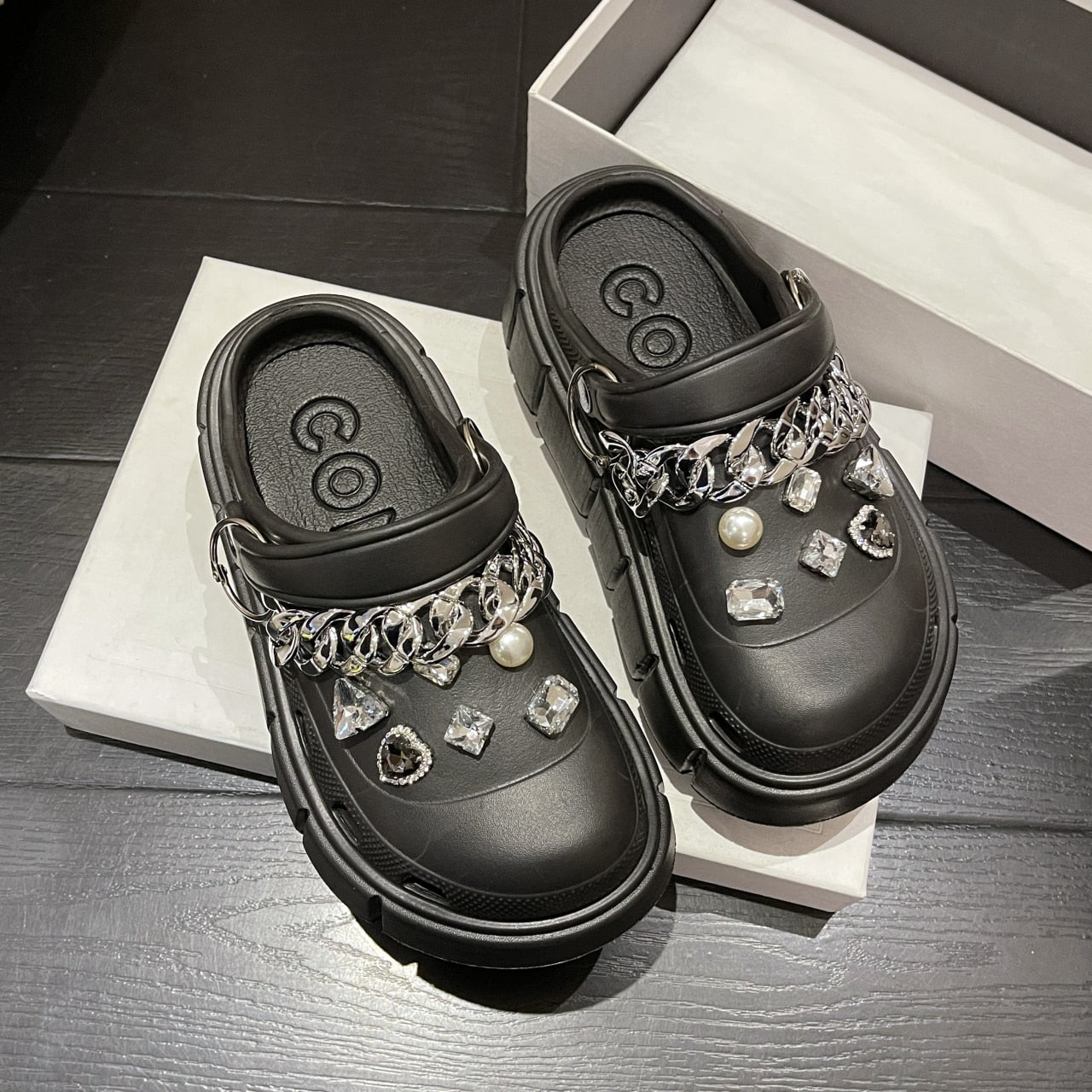 Mo Dou Fashion Charms Clog Shoes Outdoor Women Slippers Thick Sole High Quality Summer Sandals For Girls