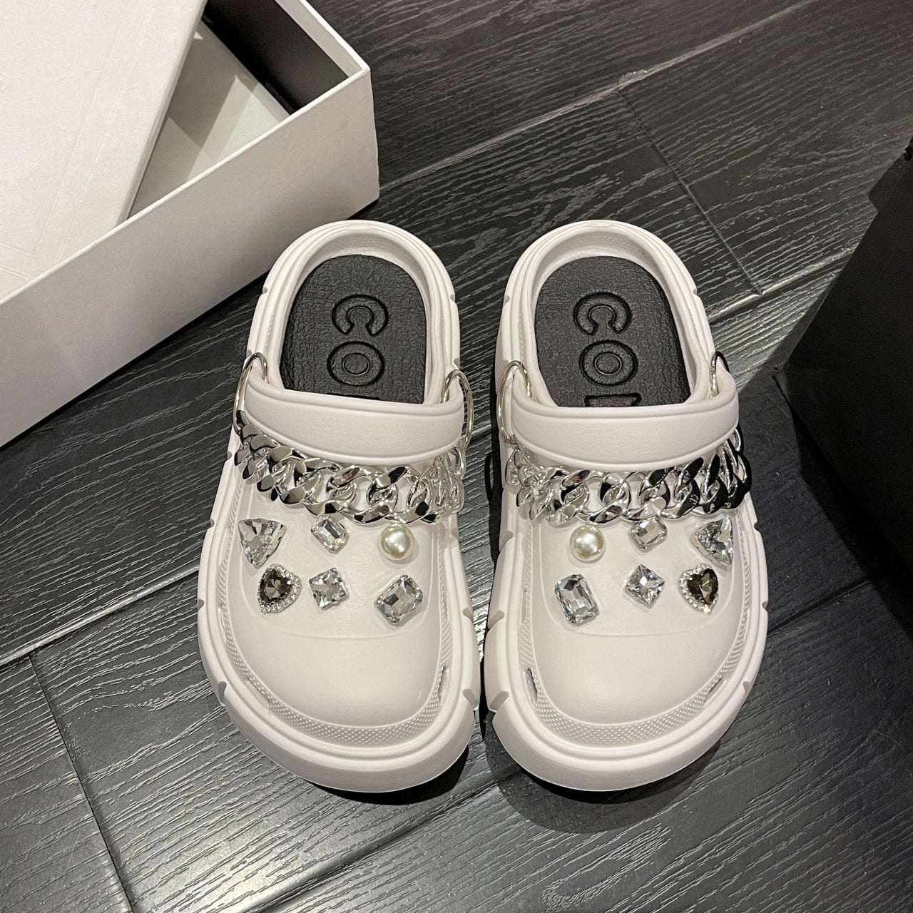 Mo Dou Fashion Charms Clog Shoes Outdoor Women Slippers Thick Sole High Quality Summer Sandals For Girls